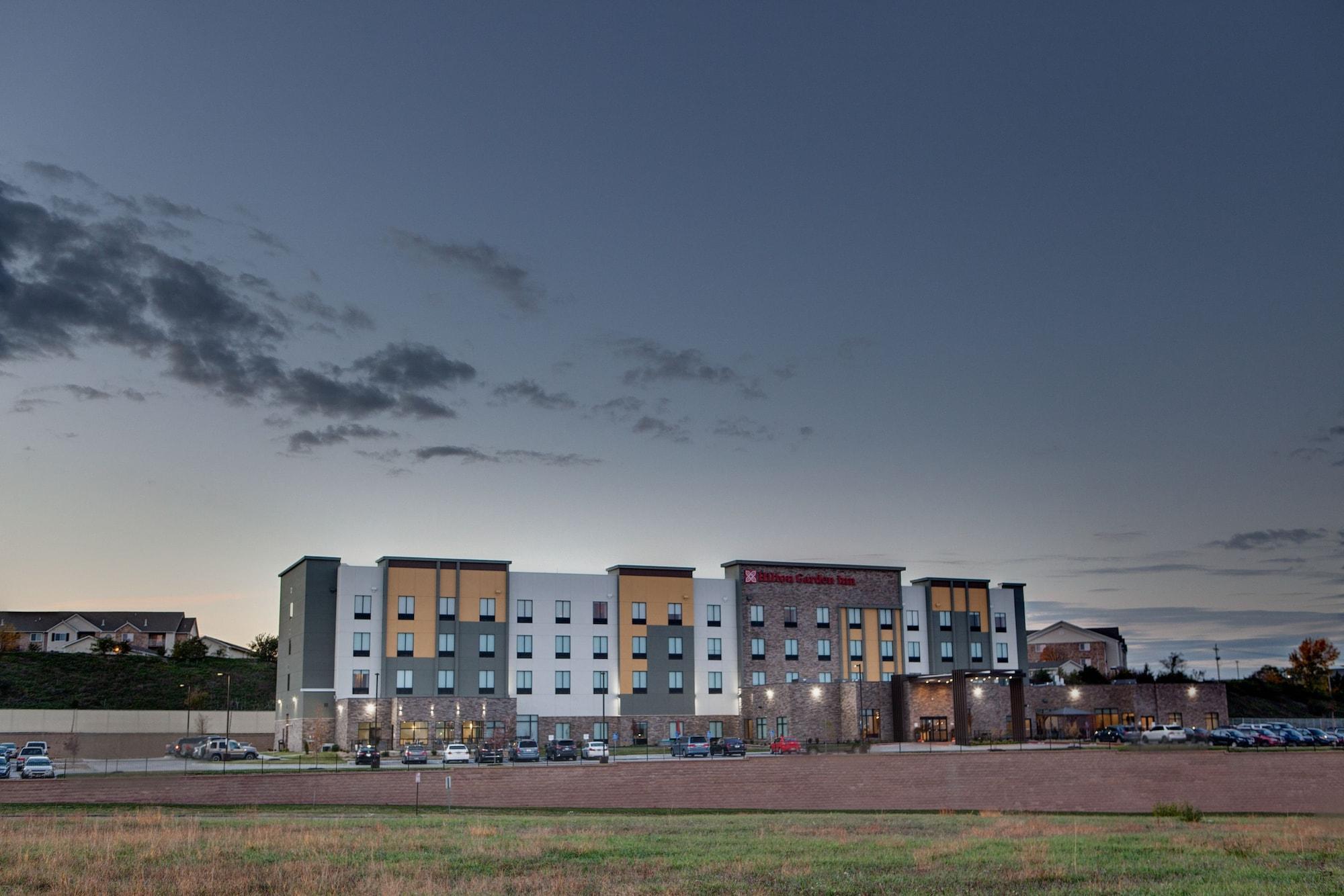 Hilton Garden Inn Topeka Dış mekan fotoğraf