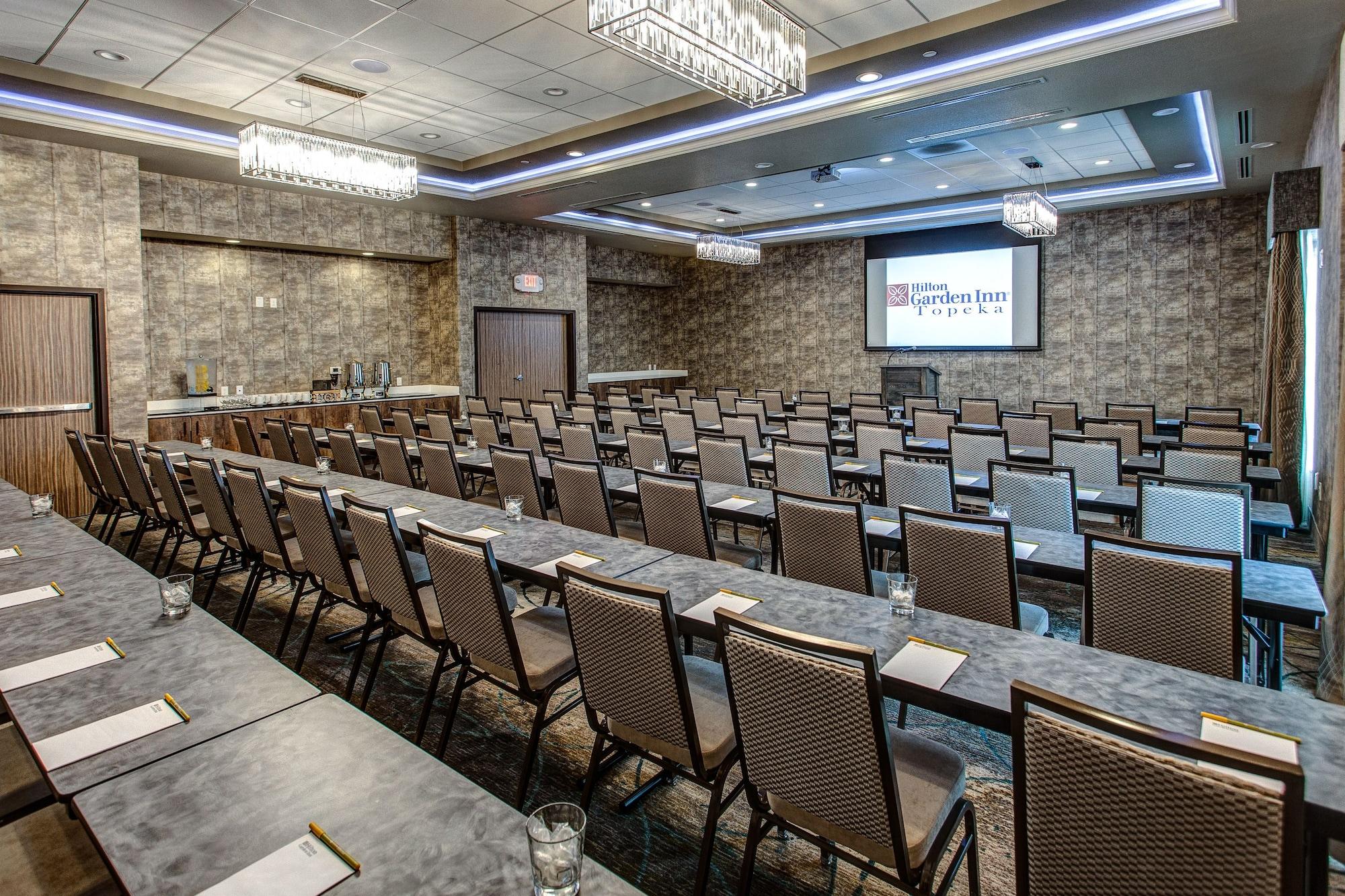Hilton Garden Inn Topeka Dış mekan fotoğraf