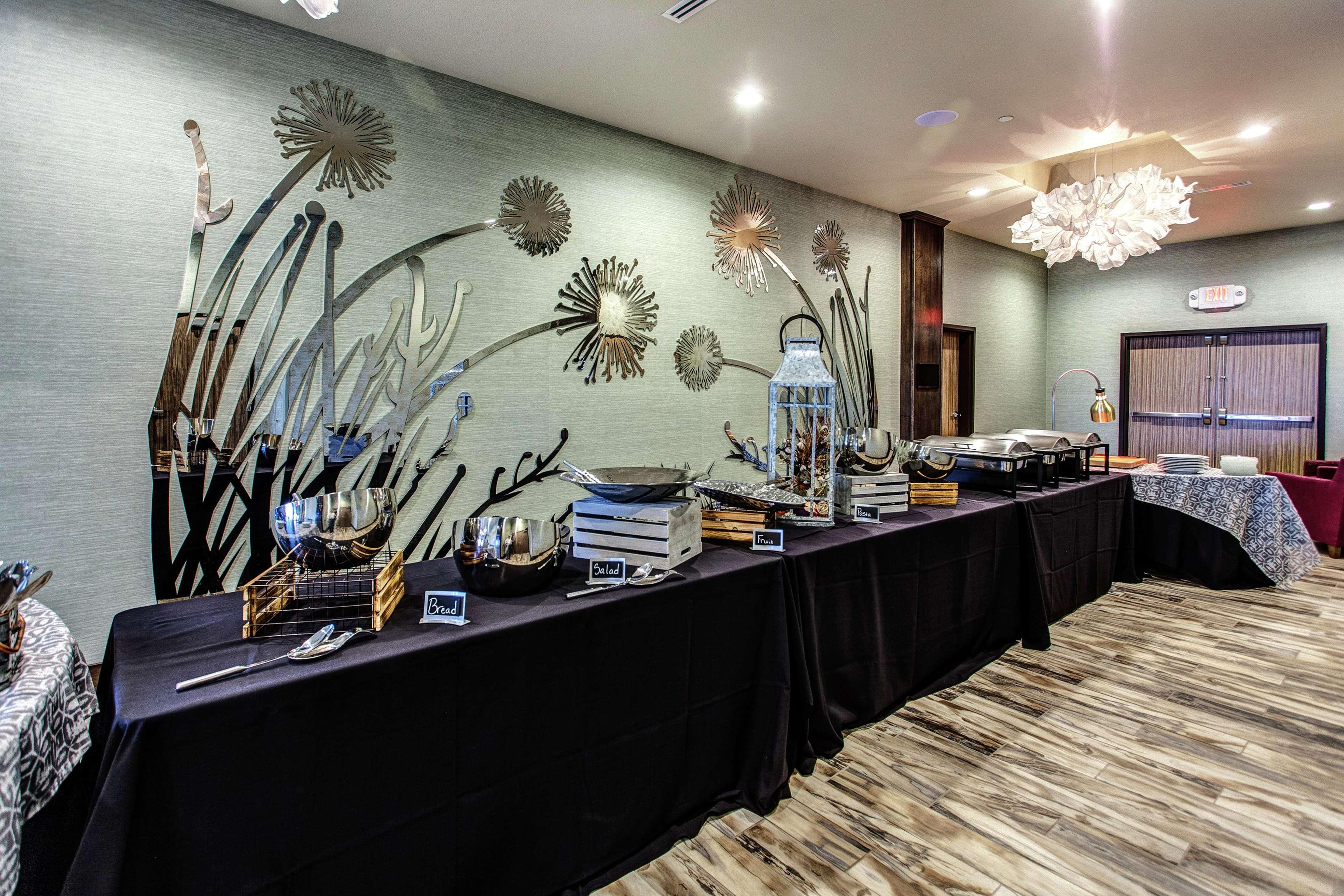 Hilton Garden Inn Topeka Dış mekan fotoğraf