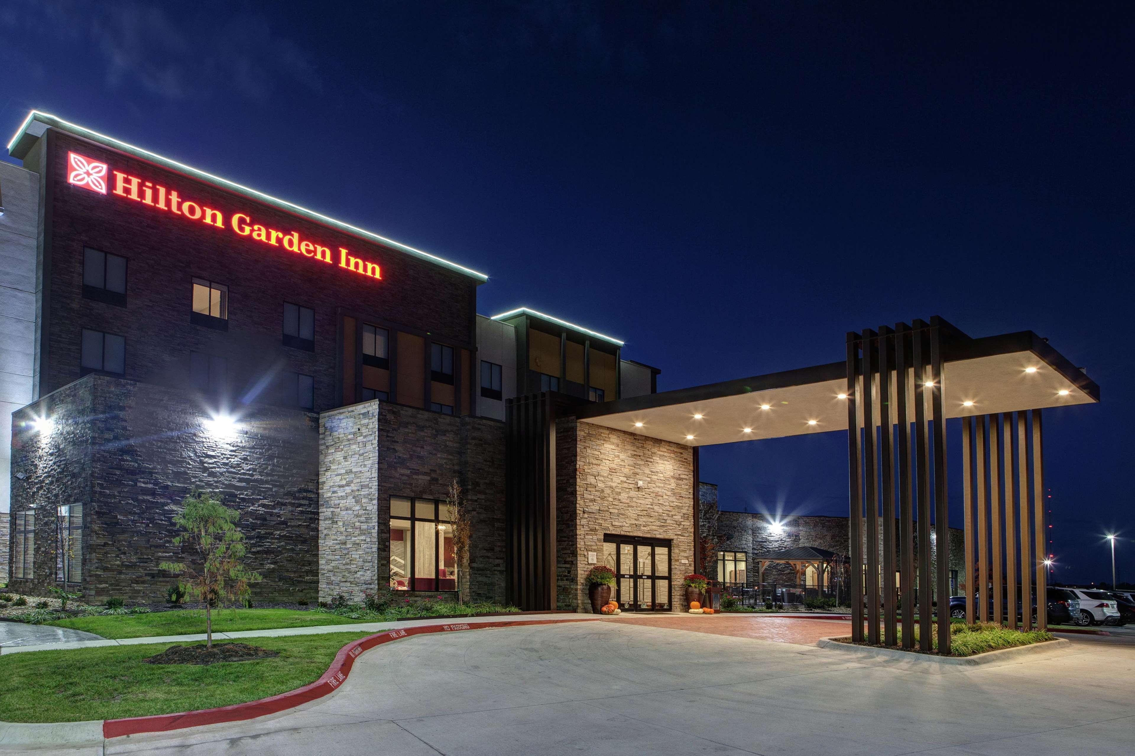 Hilton Garden Inn Topeka Dış mekan fotoğraf