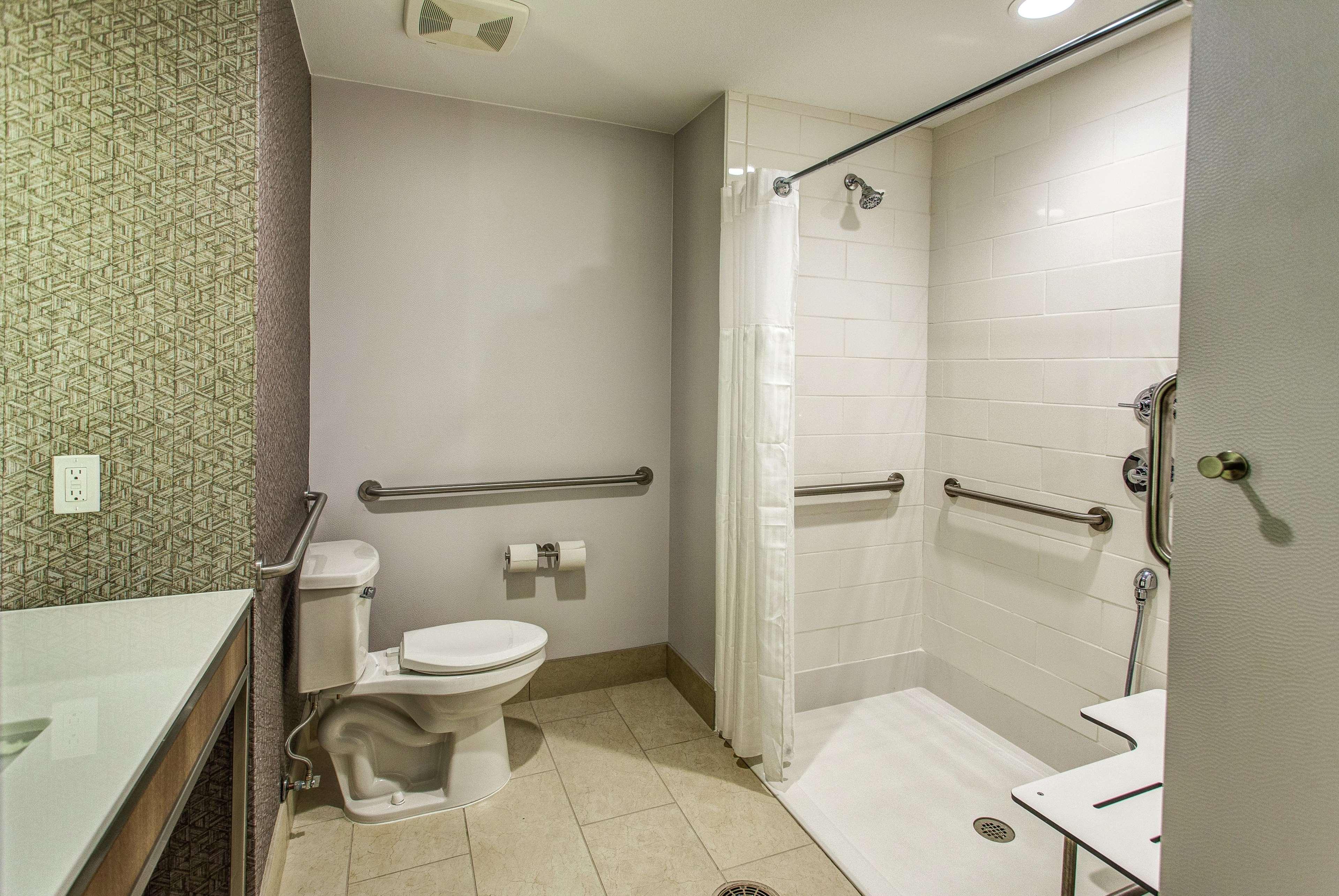 Hilton Garden Inn Topeka Dış mekan fotoğraf
