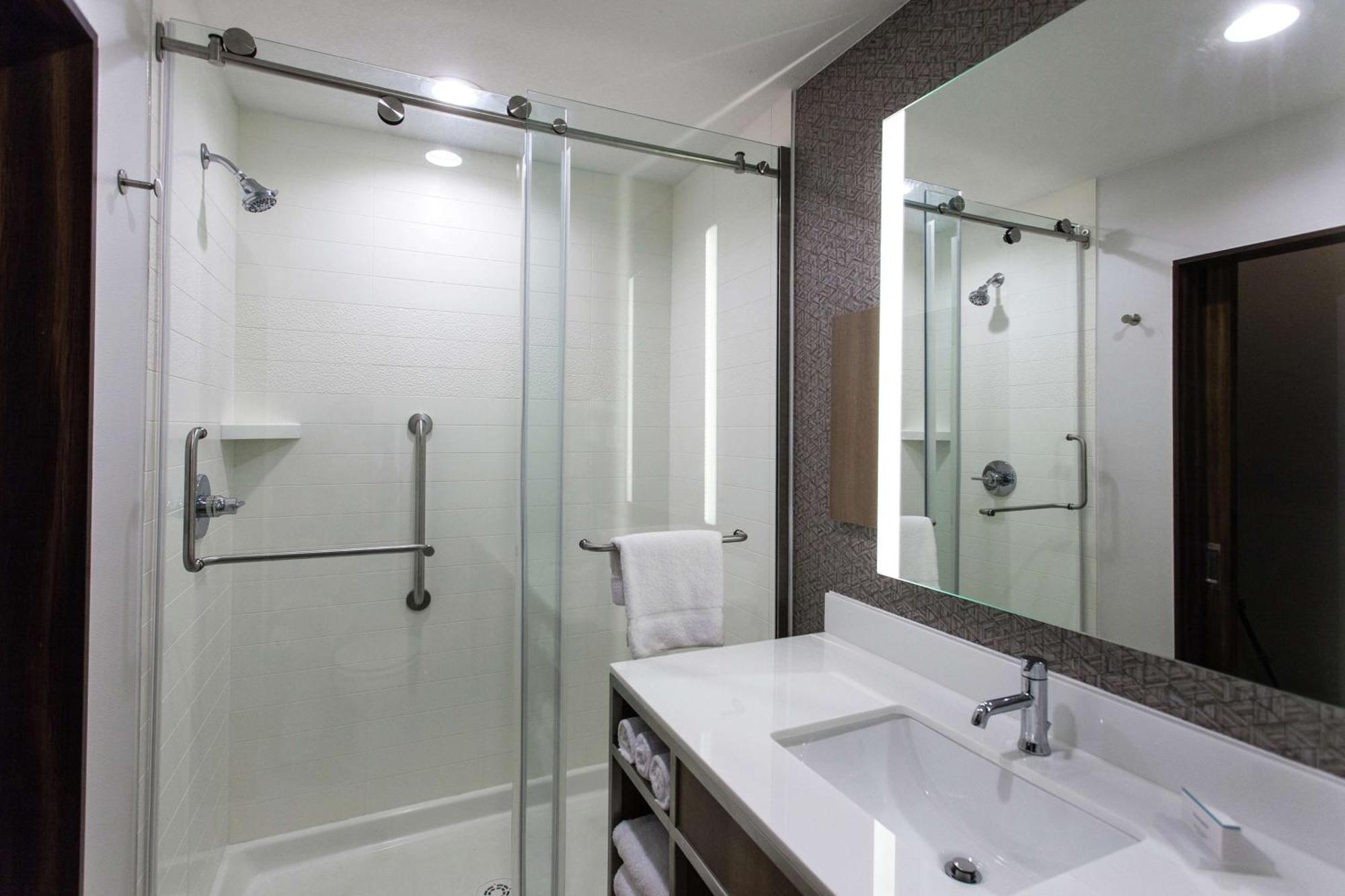 Hilton Garden Inn Topeka Dış mekan fotoğraf