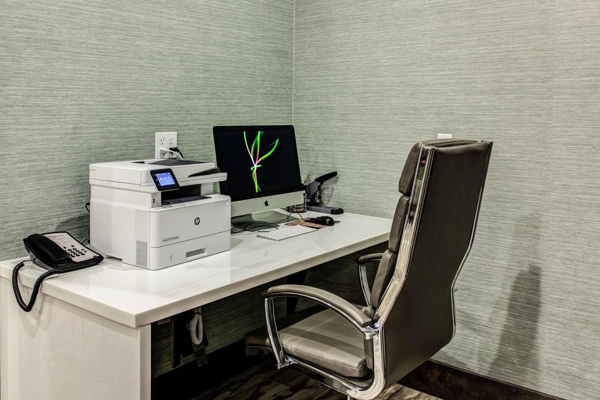Hilton Garden Inn Topeka Dış mekan fotoğraf